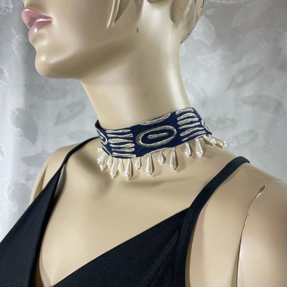 Upcycle’d silk men’s ties sexy choker with Bead trim - Picture 6 of 8